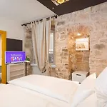 Konukevi Luxury Bajamonti 4*