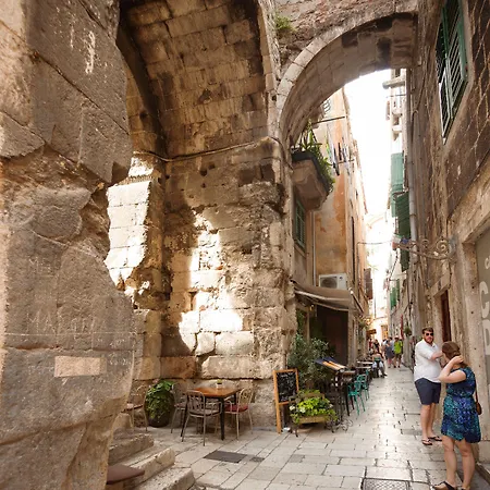 בית הארחה Luxury Bajamonti 4*