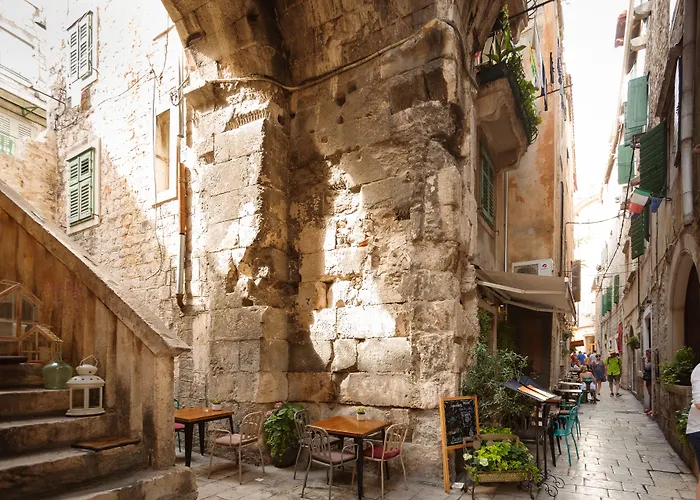 Luxury Bajamonti בית הארחה 4*